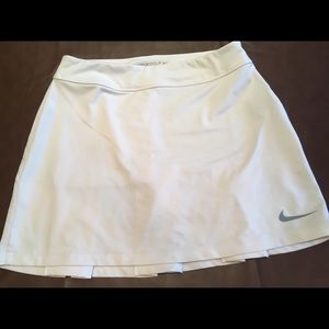 Golf skirt w/ rear pleating.